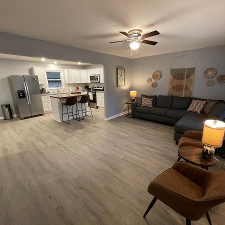 Remodeled Cottage With Sunroom マンチェスター エクステリア 写真