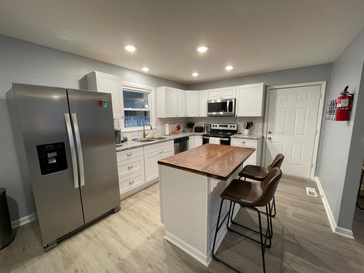 Remodeled Cottage With Sunroom マンチェスター エクステリア 写真