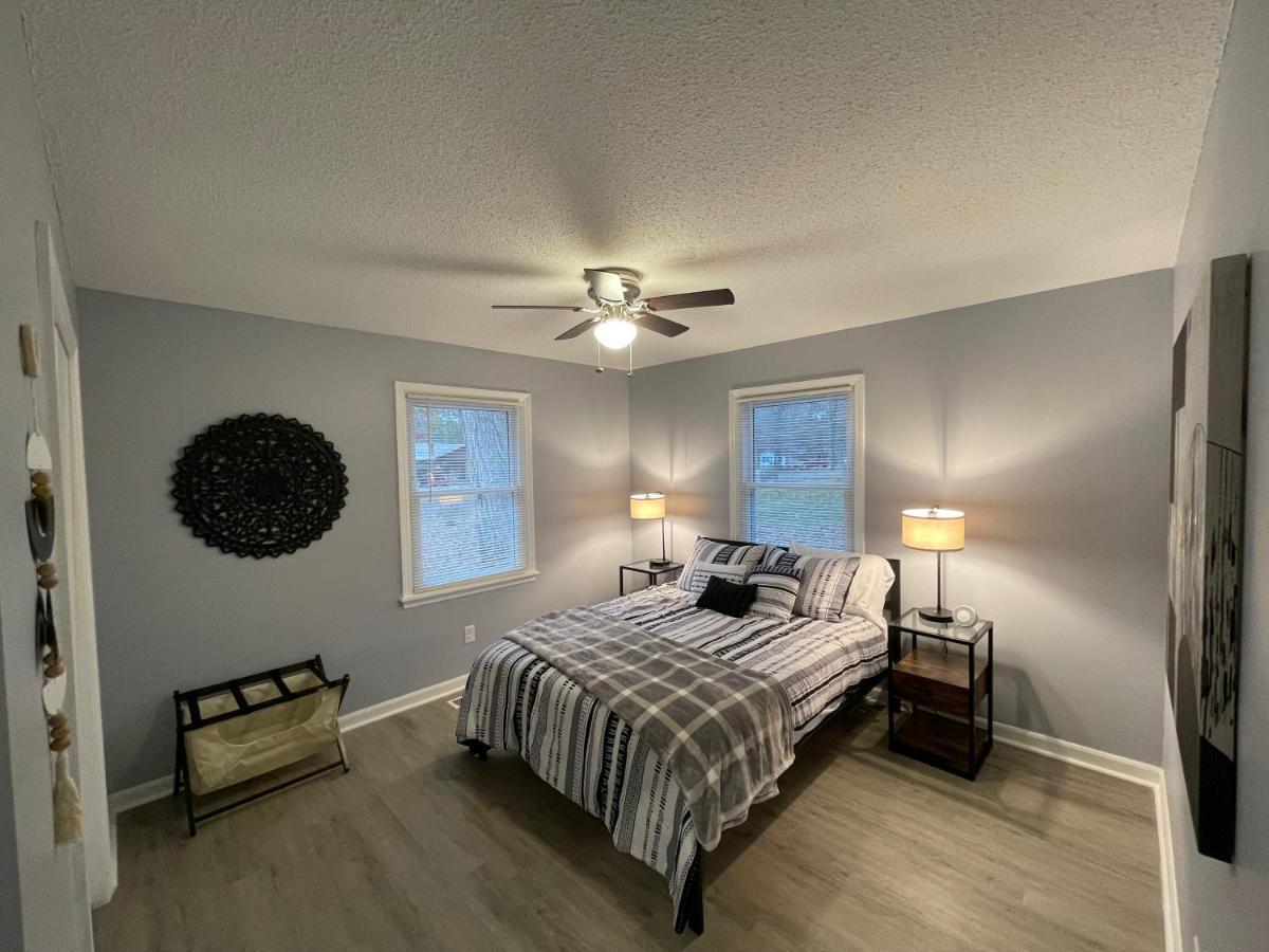 Remodeled Cottage With Sunroom マンチェスター エクステリア 写真
