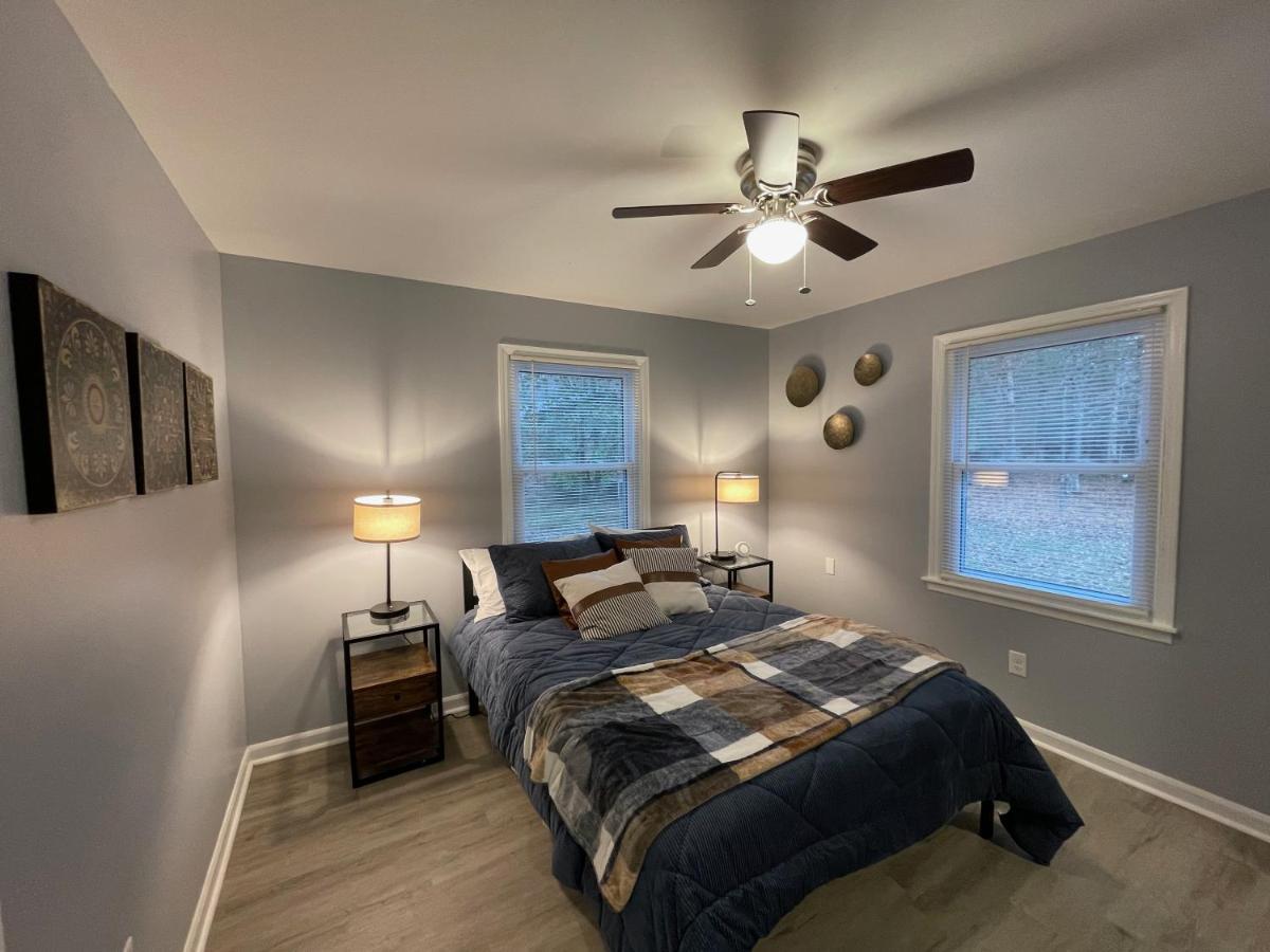 Remodeled Cottage With Sunroom マンチェスター エクステリア 写真