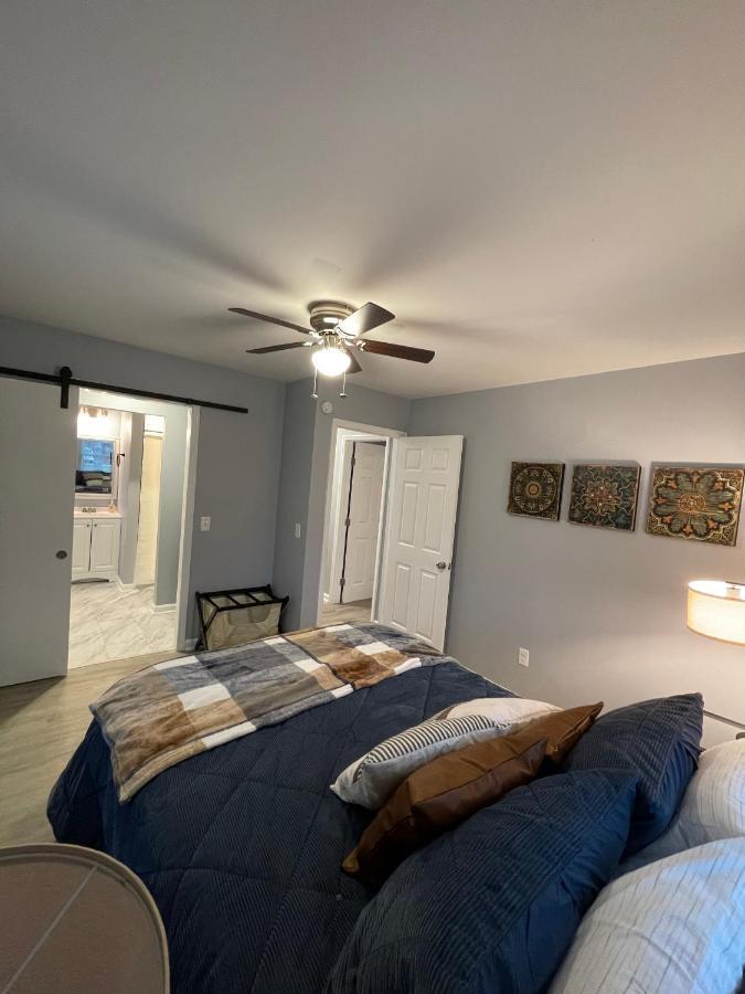 Remodeled Cottage With Sunroom マンチェスター エクステリア 写真