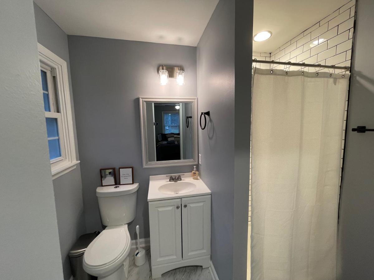 Remodeled Cottage With Sunroom マンチェスター エクステリア 写真